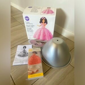 Wilton mold pan set barbie/princess style‎